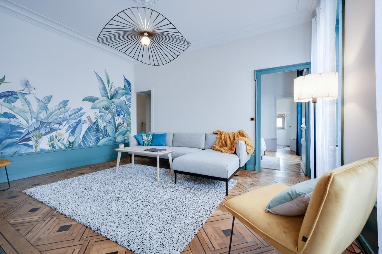 Grand Appartement 8 Personnes Terrasse Privative Hyper Centre Calme 롱르소니에 외부 사진