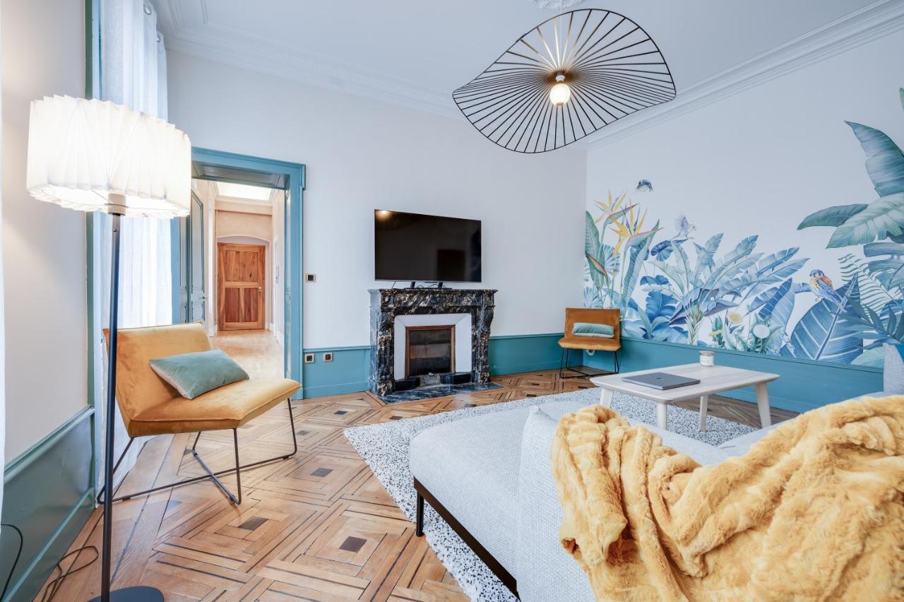 Grand Appartement 8 Personnes Terrasse Privative Hyper Centre Calme 롱르소니에 외부 사진
