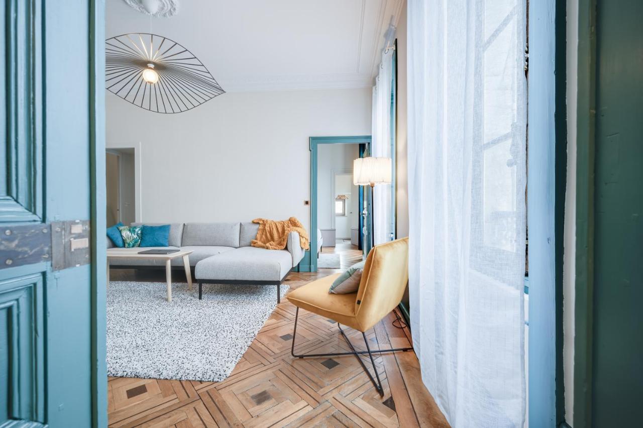 Grand Appartement 8 Personnes Terrasse Privative Hyper Centre Calme 롱르소니에 외부 사진