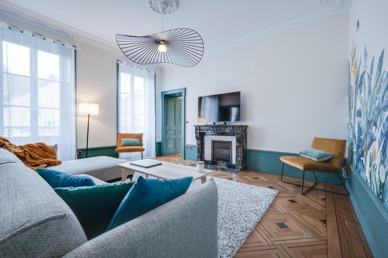 Grand Appartement 8 Personnes Terrasse Privative Hyper Centre Calme 롱르소니에 외부 사진