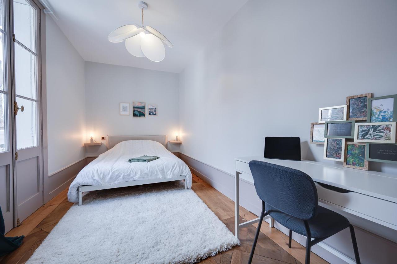 Grand Appartement 8 Personnes Terrasse Privative Hyper Centre Calme 롱르소니에 외부 사진