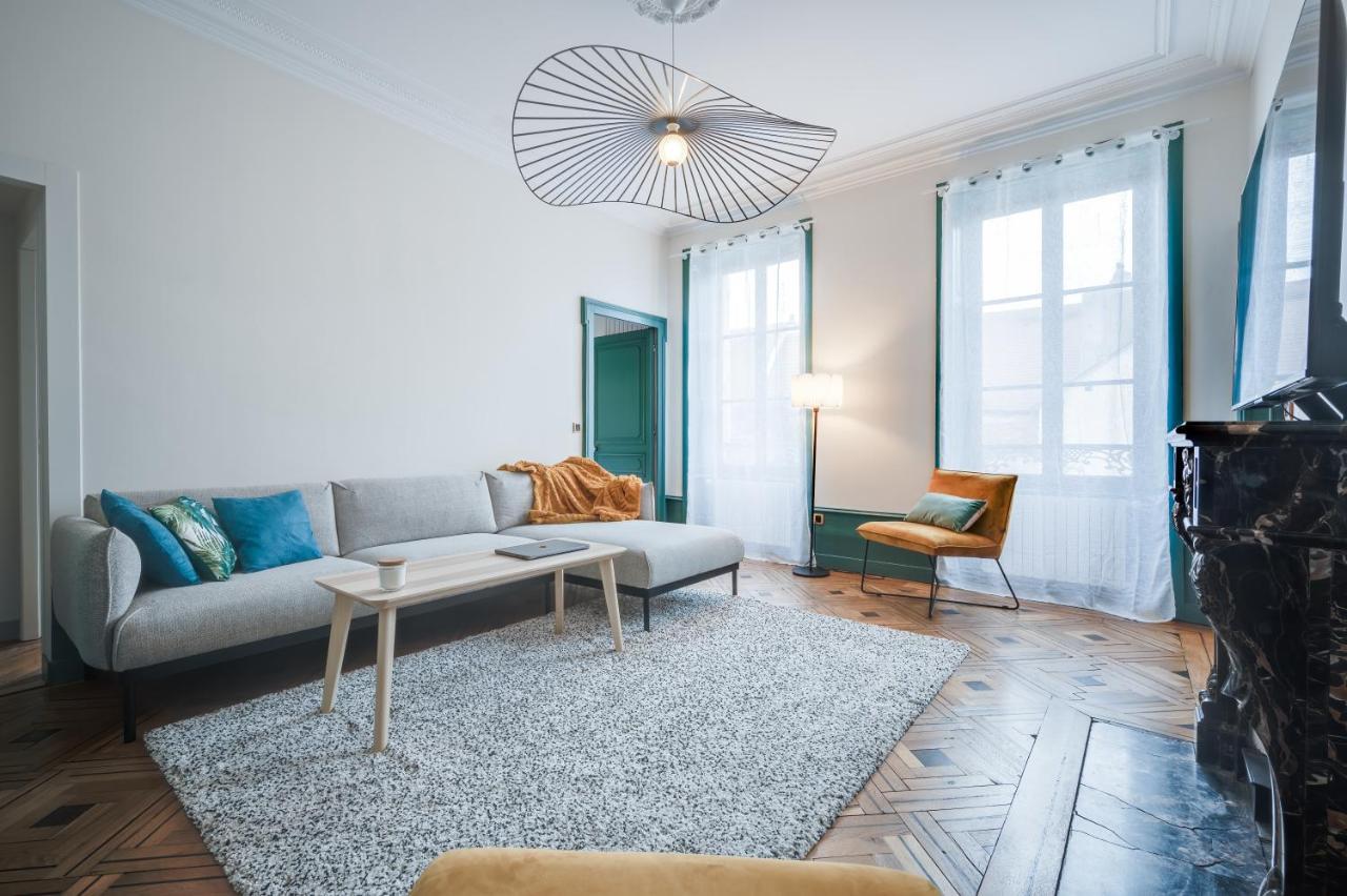 Grand Appartement 8 Personnes Terrasse Privative Hyper Centre Calme 롱르소니에 외부 사진